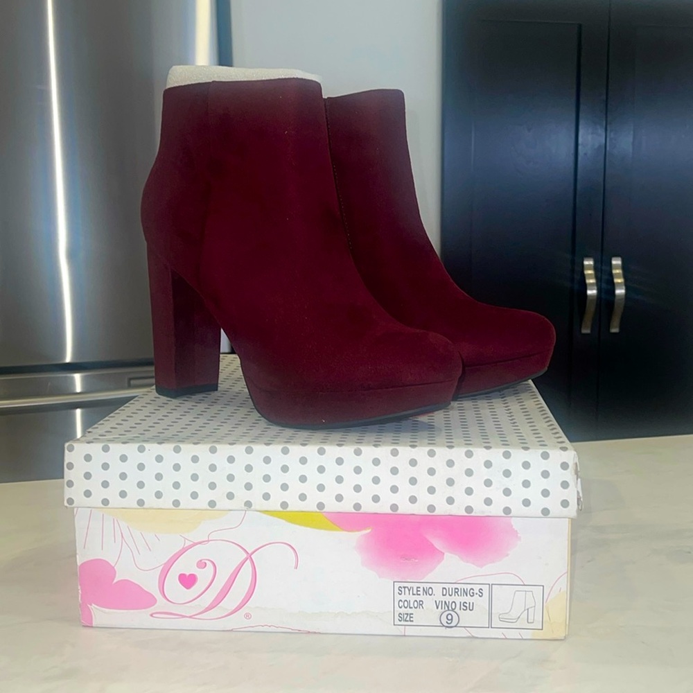 New! ✨ Women’s Burgundy Faux Suede Ankle Boots- Size 7- LAST PAIR!